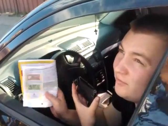 Закарпатський горе-водій так втікав від ДАІшника, що переїхав йому ногу (Відео) Закарпатський горе-водій так втікав від ДАІшника, що переїхав йому ногу (Відео)