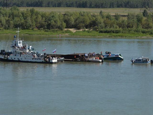 В России в результате столкновения теплохода с баржей погибли уже 6 человек В России в результате столкновения теплохода с баржей погибли уже 6 человек