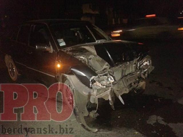 В Бердянске таксист устроил ДТП: пострадали две пассажирки В Бердянске таксист устроил ДТП: пострадали две пассажирки