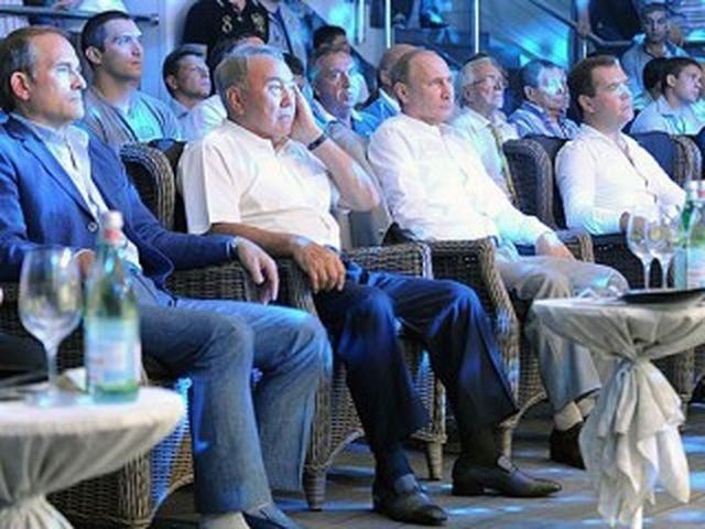 Путін побував із Медведчуком на турнірі із самбо Путін побував із Медведчуком на турнірі із самбо