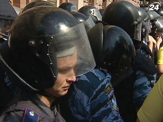 Милиция взяла здание Киевсовета под усиленную охрану