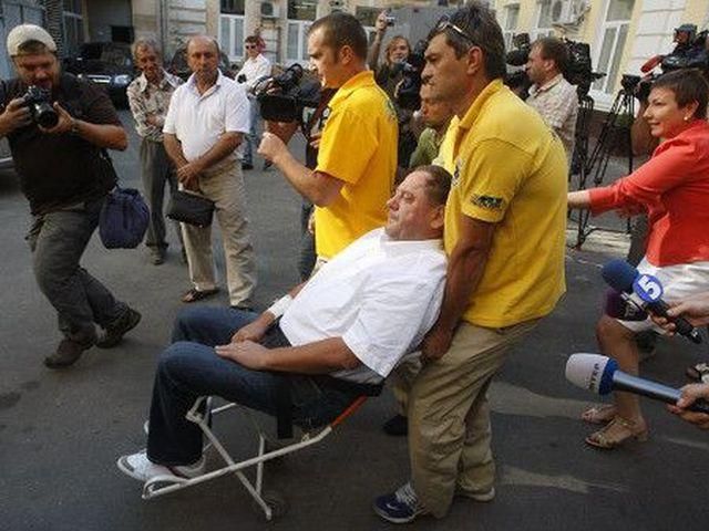 Мельник, вероятно, во Франции, где живет его друг Пискун, - племянник экс-ректора Мельник, вероятно, во Франции, где живет его друг Пискун, - племянник экс-ректора