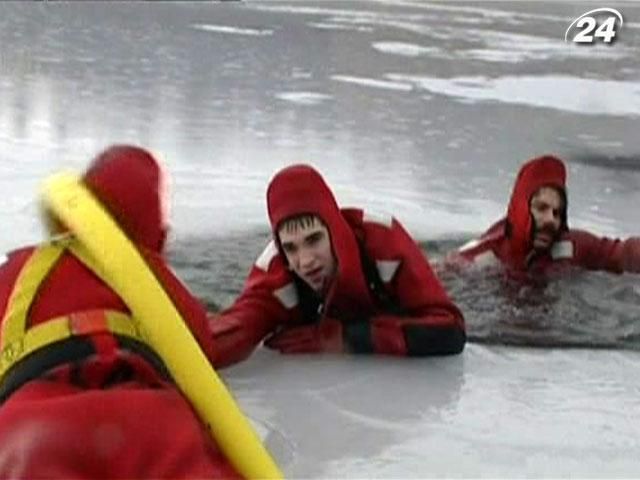 Краткий спецкурс: спасение человека из-под льда Краткий спецкурс: спасение человека из-под льда