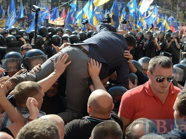 Столкновения возле и в Киевсовете (Фотообзор)