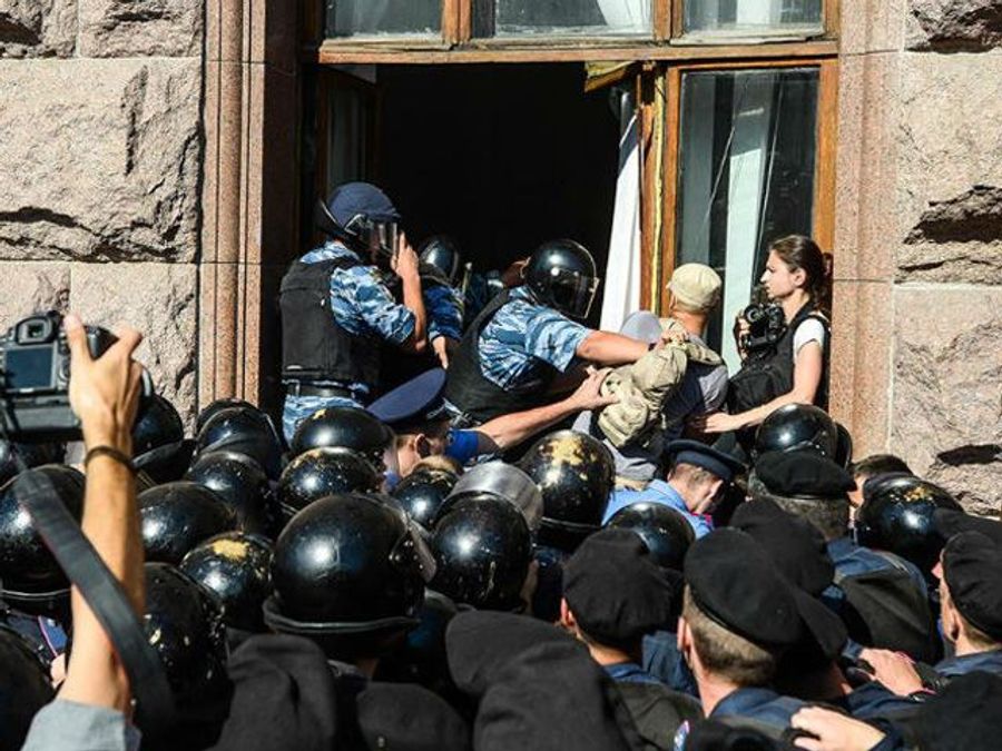 Сьогоднішнє проведення сесії Київради - це розтоптування залишків демократії, - експерт Сьогоднішнє проведення сесії Київради - це розтоптування залишків демократії, - експерт