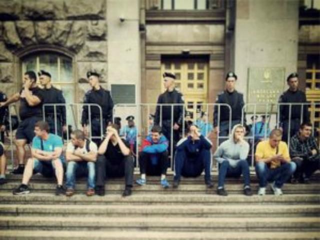 "Тітушок" під Київраду могла привезти "Свобода", - регіонал "Тітушок" під Київраду могла привезти "Свобода", - регіонал