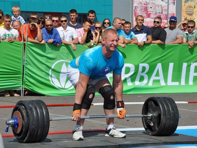 Справжні чоловіки помірялися силами у Рівному