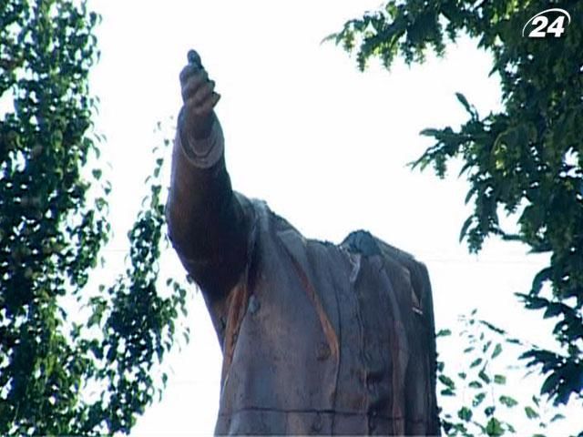 У Бердичеві пам’ятнику Леніну знесли голову