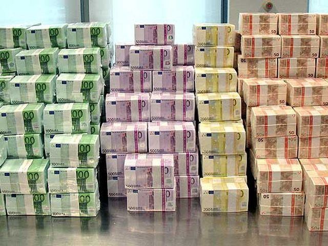 Італійський пастор заповів жінці, яка за ним доглядала, майже мільйон євро Італійський пастор заповів жінці, яка за ним доглядала, майже мільйон євро