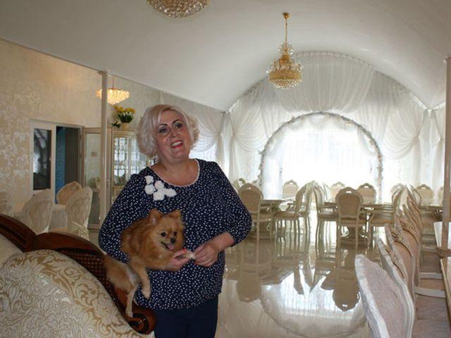 Мэр Славянска похвасталась своим имением за несколько миллионов (Фото) Мэр Славянска похвасталась своим имением за несколько миллионов (Фото)