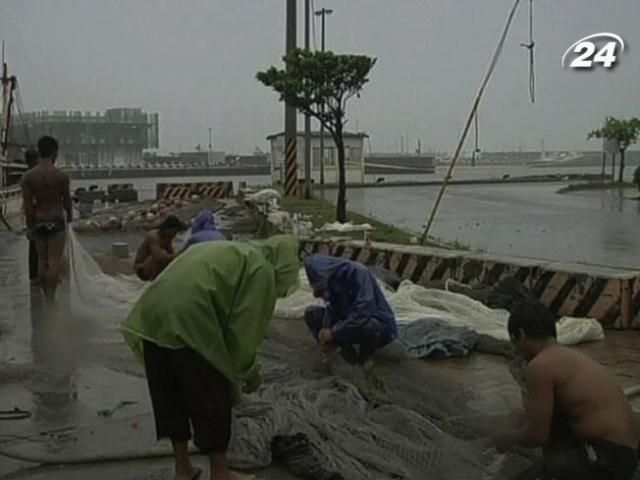 Япония, Китай и Тайвань готовятся к тайфуну "Трам" Япония, Китай и Тайвань готовятся к тайфуну "Трам"