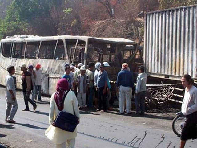 У ДТП на острові Ява загинули 16 паломників У ДТП на острові Ява загинули 16 паломників
