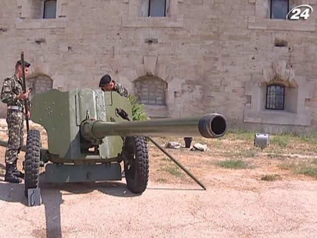 В Севастополе готовят ритуал "полуденного выстрела" В Севастополе готовят ритуал "полуденного выстрела"