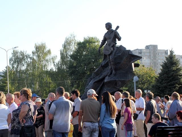 Памятник Высоцкому открыли в Харькове
