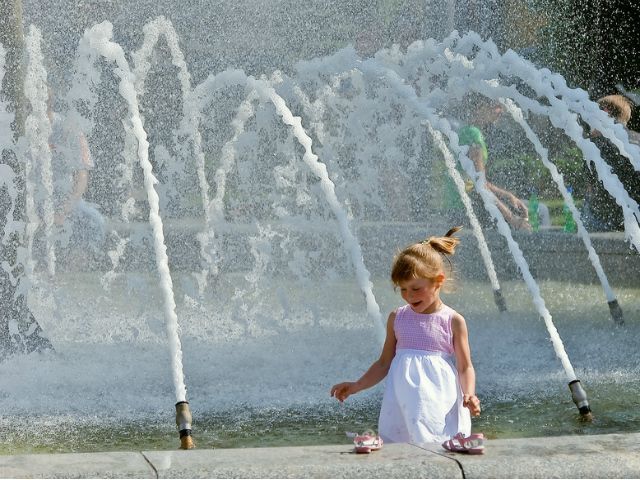 В Украине завтра жара спадет В Украине завтра жара спадет