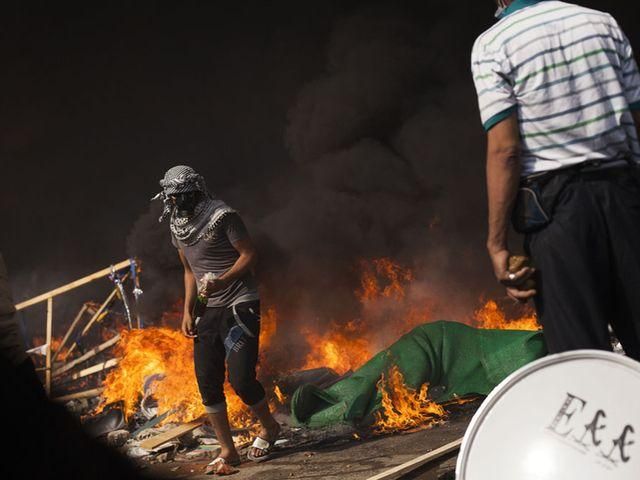 В Египте продолжаются кровавые столкновения (Фото) В Египте продолжаются кровавые столкновения (Фото)