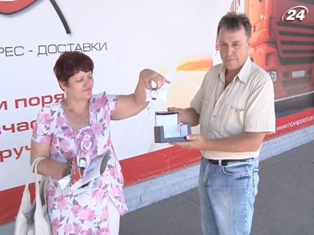 Черговим власником годинника від Телеканалу "24" стала сім’я із Запоріжжя Черговим власником годинника від Телеканалу "24" стала сім’я із Запоріжжя