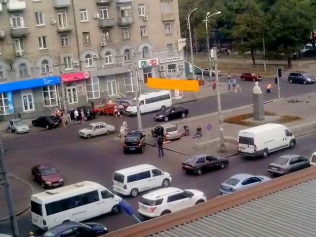 В Днепропетровске за брошенную в "беркутовца" бутылку из-под пива мужчине светит 5 лет