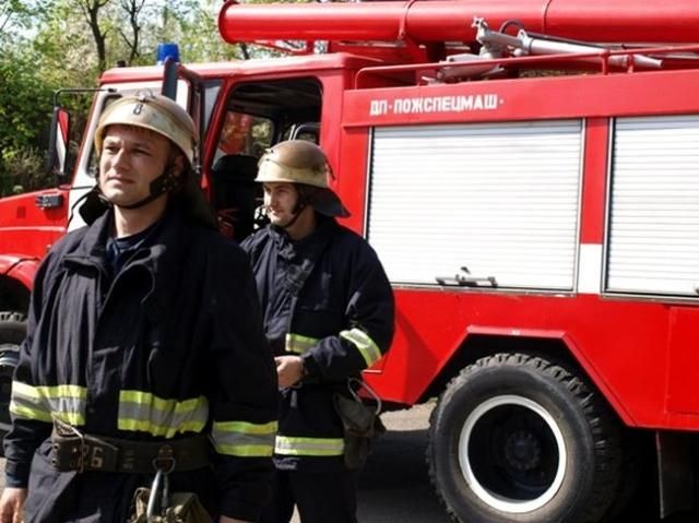 У Криму виникла пожежа на території хімзаводу 