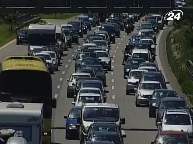 Німецькі водії витрачають 10 хвилин на пошук місця для паркування Німецькі водії витрачають 10 хвилин на пошук місця для паркування