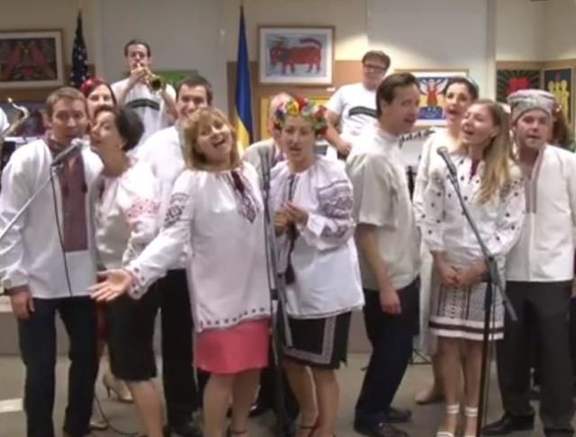 Посольство США пением поздравило украинцев с Днем Независимости Посольство США пением поздравило украинцев с Днем Независимости