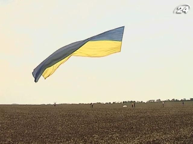У Донецьку на повітряних зміях підняли прапори України та ЄС