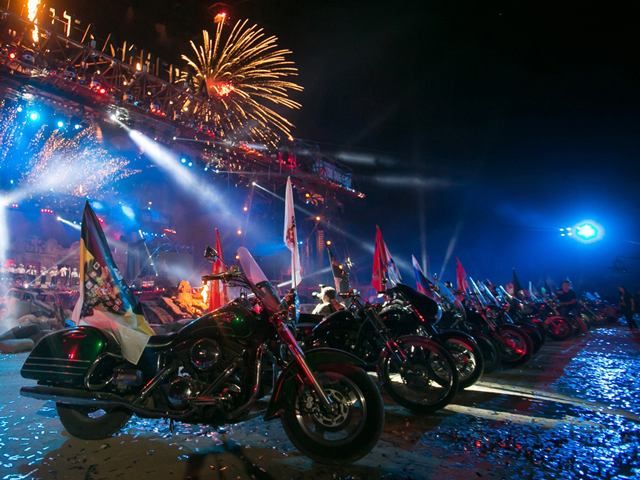 На международном байк-шоу "Севастополь-Сталинград" собралось 250 тысяч зрителей На международном байк-шоу "Севастополь-Сталинград" собралось 250 тысяч зрителей