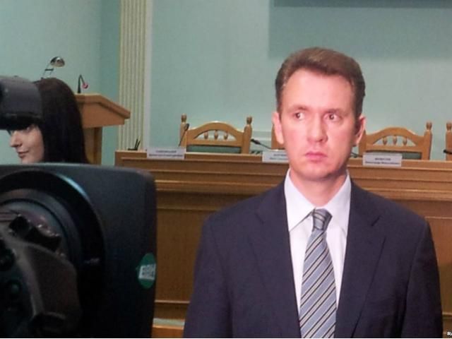 Годинник новообраного голови ЦВК коштує більше, ніж його річна зарплата (Фото) Годинник новообраного голови ЦВК коштує більше, ніж його річна зарплата (Фото)