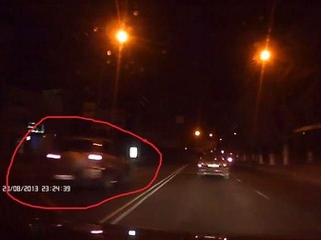 З'явилось відео смертельної аварії із сином депутата З'явилось відео смертельної аварії із сином депутата