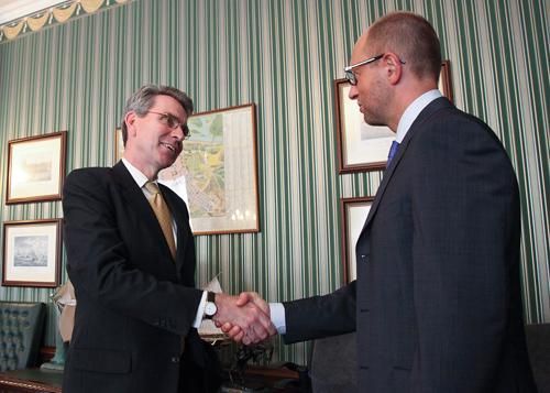 Посол США хоче поговорити з Тимошенко про євроінтеграцію Посол США хоче поговорити з Тимошенко про євроінтеграцію