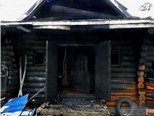 В Киеве сожгли Храм Трех Святителей