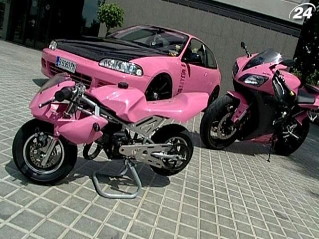 Божевільний рожевий тюнінг Honda і Yamaha