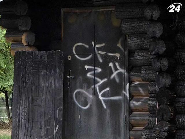 Подробности вандализма над Храмом Трех Святителей в Киеве