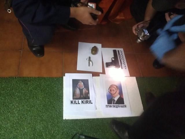 В офисе FEMEN милиция нашла гранату и пистолет, а также портреты патриарха Кирилла и Путина