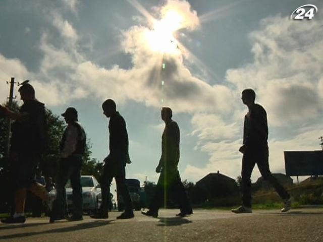 На Львівщині люди перекрили міжнародну трасу, вимагаючи її ремонту