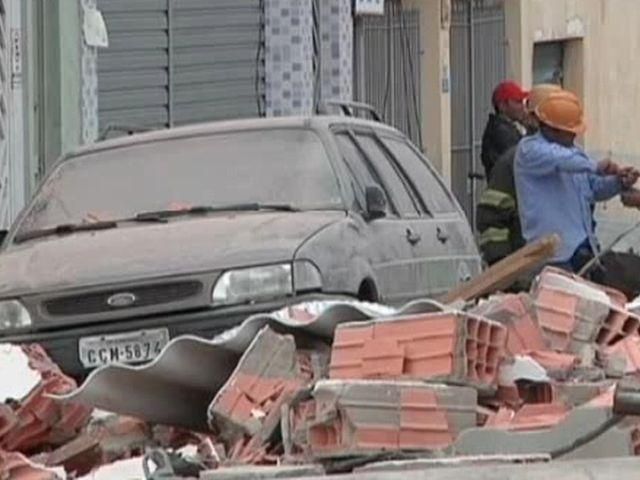 В Бразилии обрушился торговый центр: минимум 7 погибших