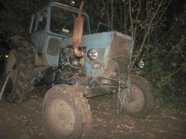 П'яні росіяни на тракторі незаконно перетнули кордон України (Фото)