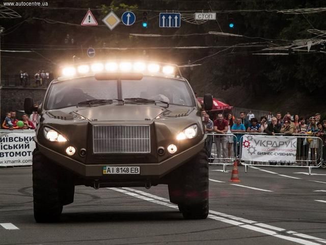 Впечатляющее автошоу на Крещатике Впечатляющее автошоу на Крещатике