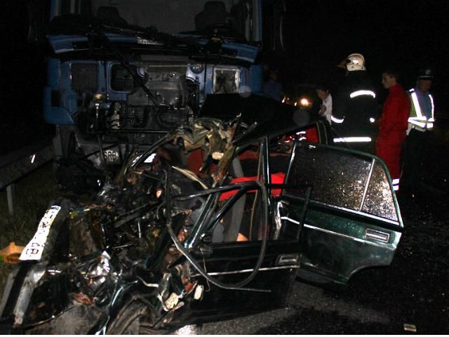 З'явилися фото з кривавої аварії на Львівщині, в який загинуло 5 осіб 