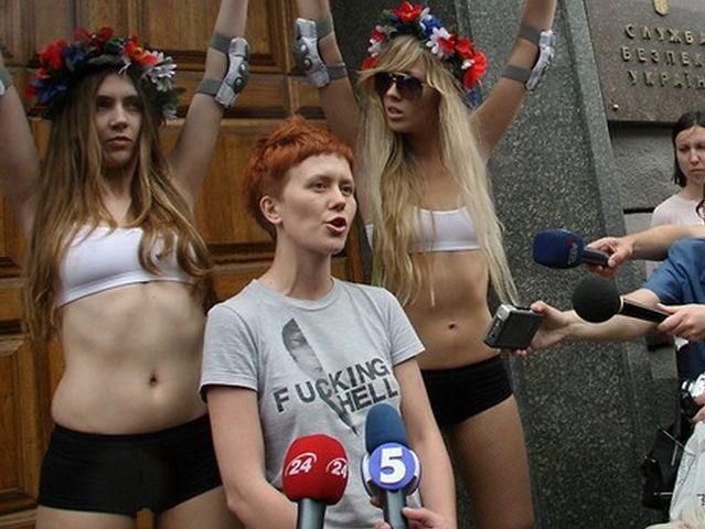 Из-за репрессий активистки FEMEN сбежали из Украины Из-за репрессий активистки FEMEN сбежали из Украины