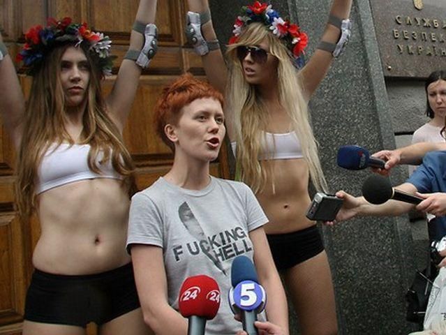 Из-за репрессий активистки FEMEN сбежали из Украины