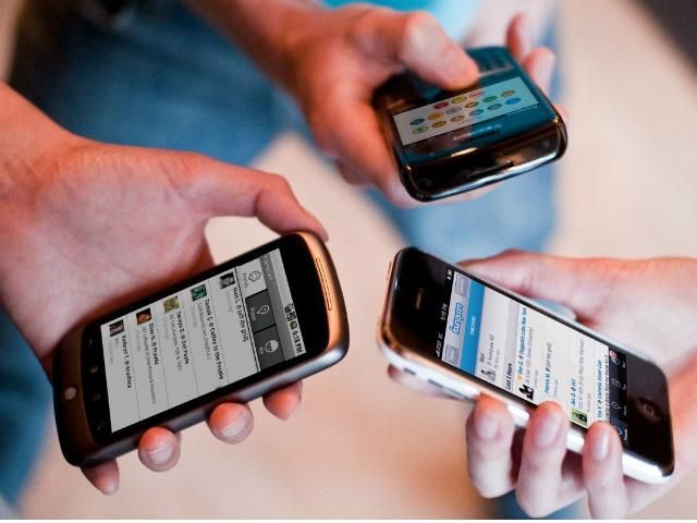 Дослідники розповіли, як смартфони "з'їдають" зір у дітей