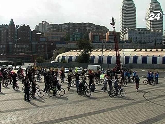 Велосипедисты устроили флэш-моб в Днепропетровске