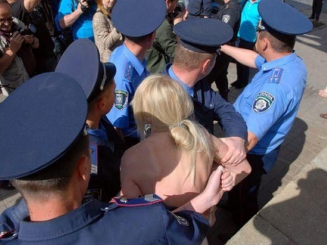 Активисток FEMEN должны были допросить в качестве свидетелей, - МВД Активисток FEMEN должны были допросить в качестве свидетелей, - МВД