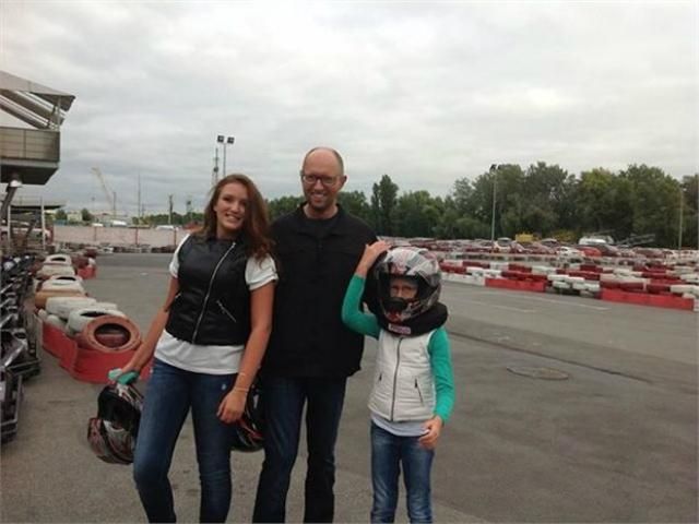 Яценюк: В школе, где учатся мои дети, не хватало денег на ремонт Яценюк: В школе, где учатся мои дети, не хватало денег на ремонт