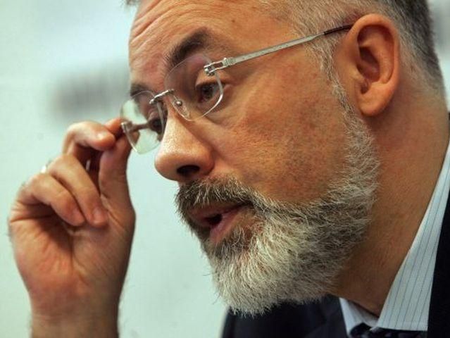 Табачник заробляє майже в десять разів більше від звичайного педагога Табачник заробляє майже в десять разів більше від звичайного педагога