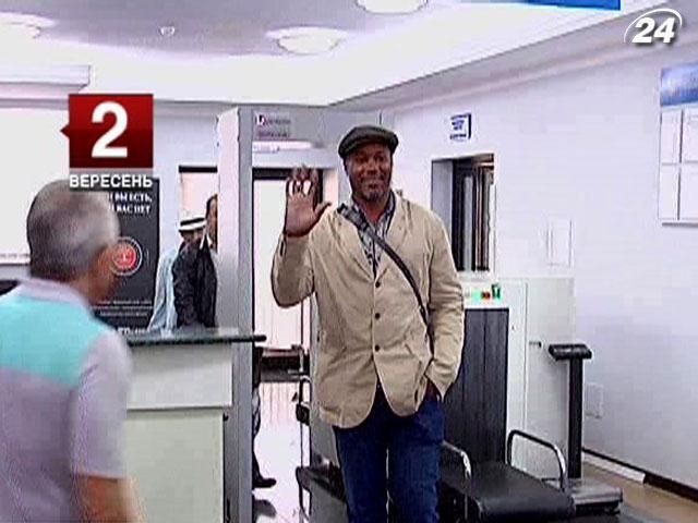 Спортивная история. 2 сентября - родился Леннокс Льюис Спортивная история. 2 сентября - родился Леннокс Льюис