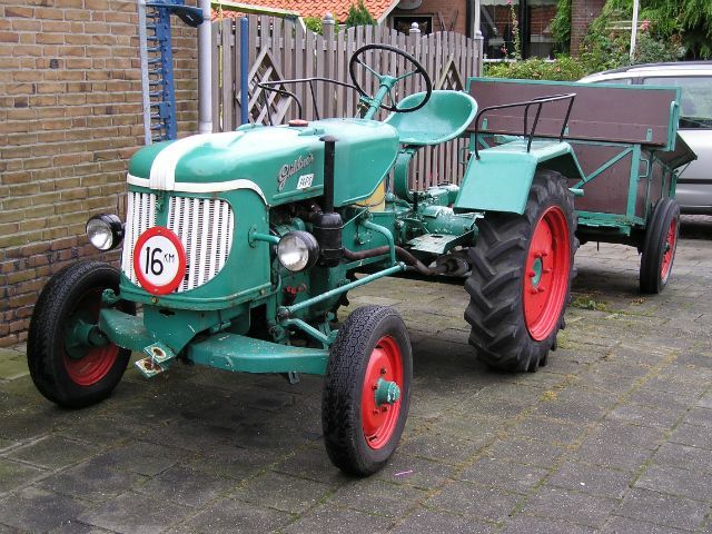 Чоловік тікав в Україну від дружини на тракторі Чоловік тікав в Україну від дружини на тракторі