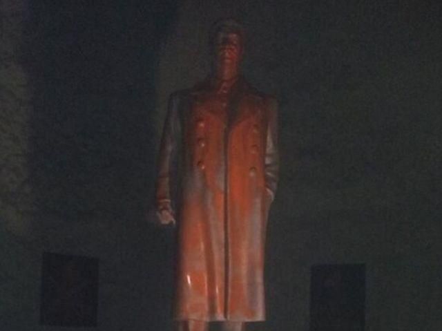 Памятник Сталину в Грузии повредили сразу после открытия