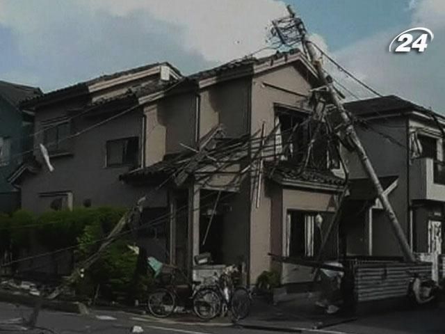 В Японии в результате торнадо пострадали десятки людей
